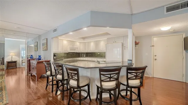 $929,000 | 800 Benjamin Franklin Drive, Unit 202, Sarasota, FL 34236