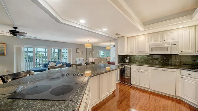 $929,000 | 800 Benjamin Franklin Drive, Unit 202, Sarasota, FL 34236