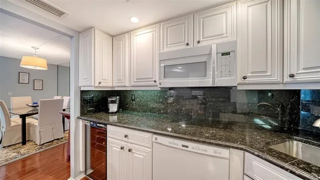 $929,000 | 800 Benjamin Franklin Drive, Unit 202, Sarasota, FL 34236