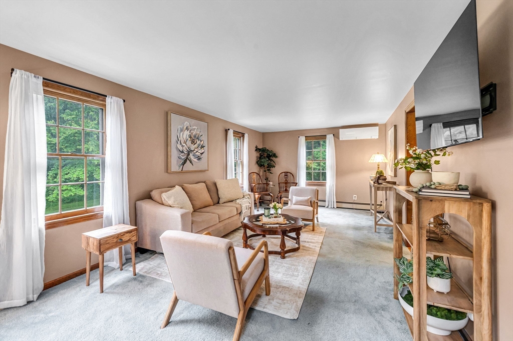 231 Edgewood Road West Springfield, MA 01089 - Photo 5 of 40