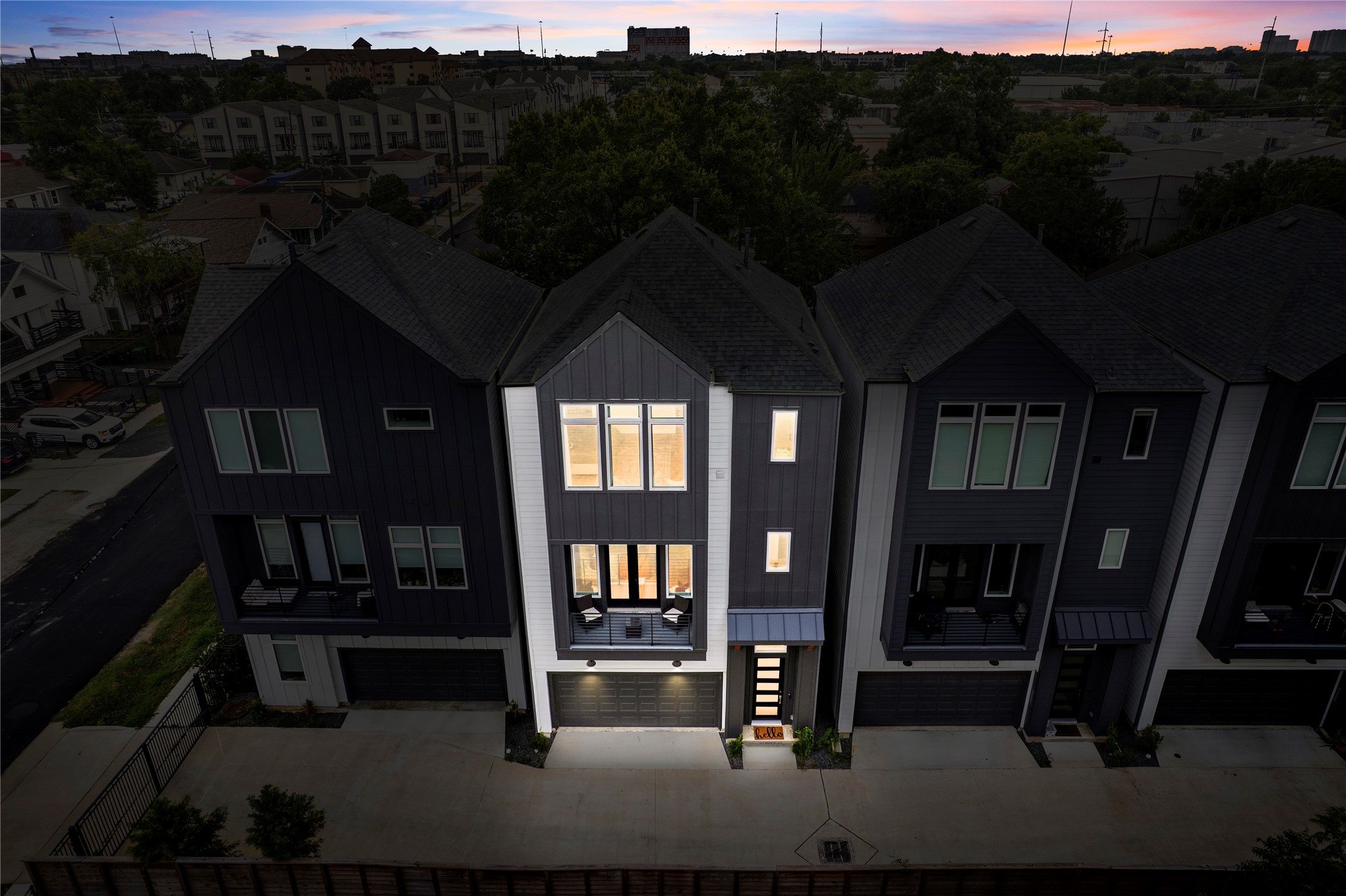 1410 Milby Street, Unit C Houston, TX 77003 - Photo 27 of 28 a picture of table and chairs in patio