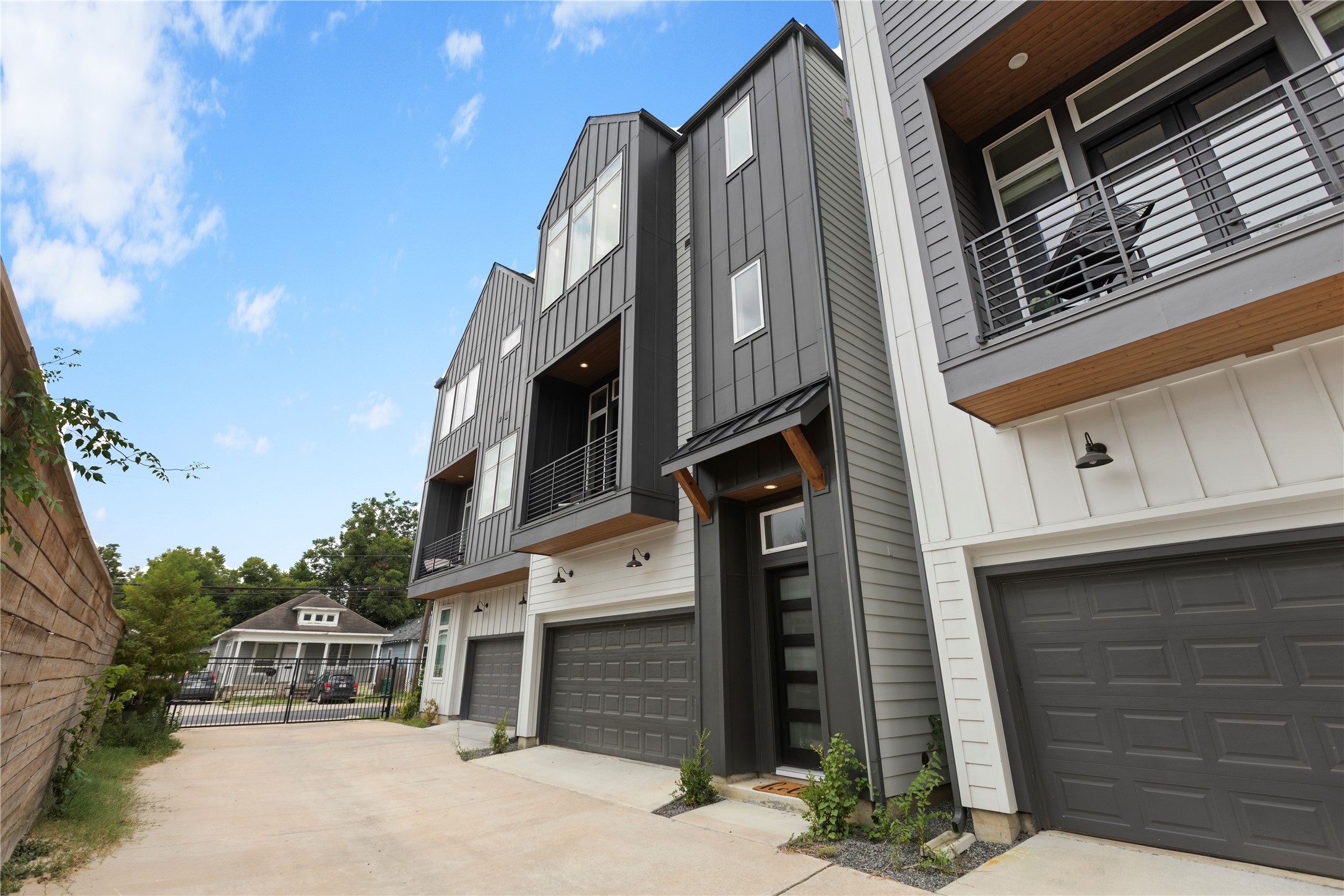 1410 Milby Street, Unit C Houston, TX 77003 - Photo 28 of 28 a front view of a building with entryway