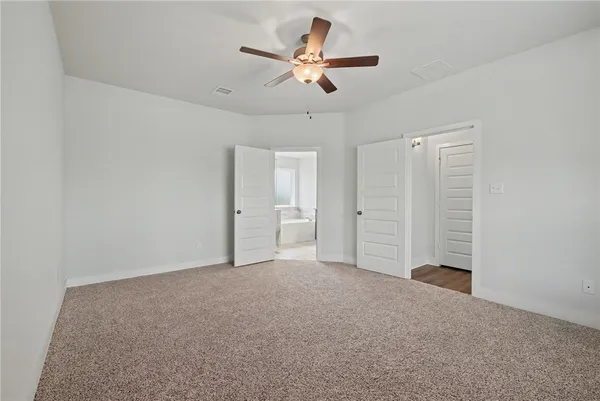 a view of a house with backyard