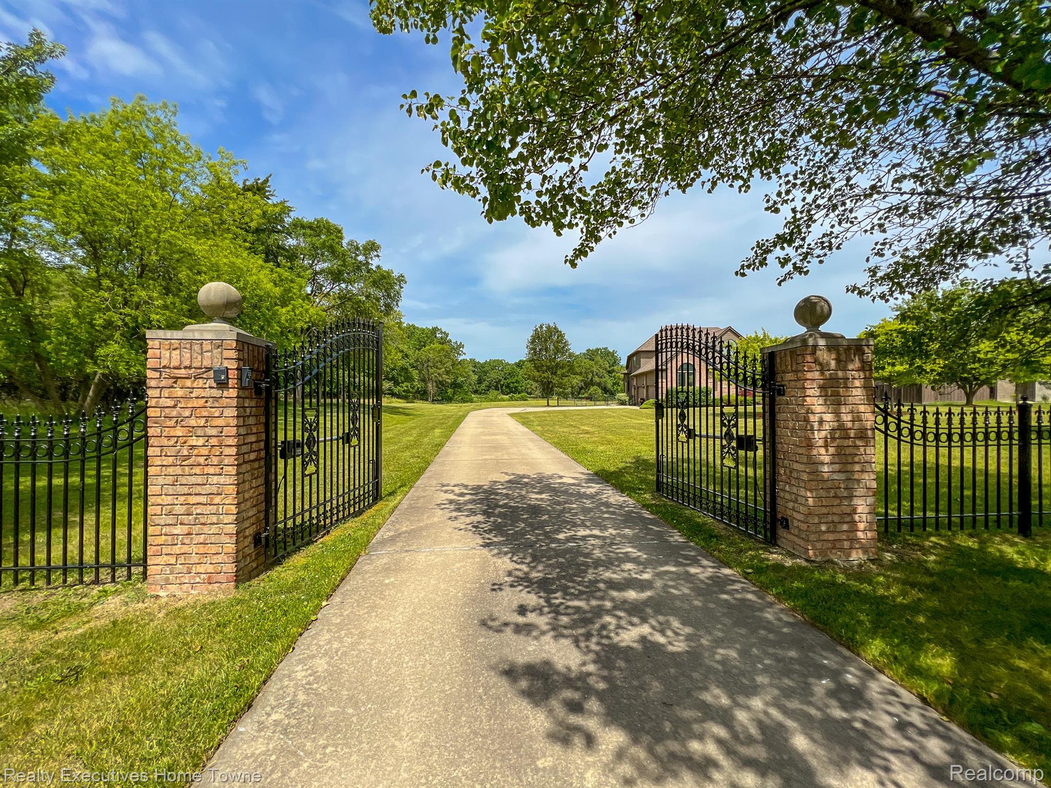 10969 Chicago Road Warren, MI 48093 - Photo 32 of 61 Gates leading to driveway
