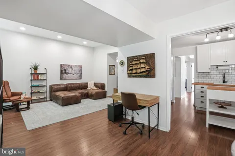 $365,000 | 1663 Parkcrest Circle, Unit 5B/300, Reston, VA 20190