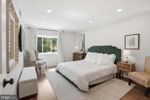 $365,000 | 1663 Parkcrest Circle, Unit 5B/300, Reston, VA 20190