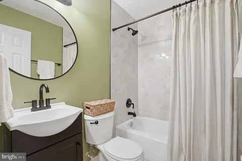 $365,000 | 1663 Parkcrest Circle, Unit 5B/300, Reston, VA 20190