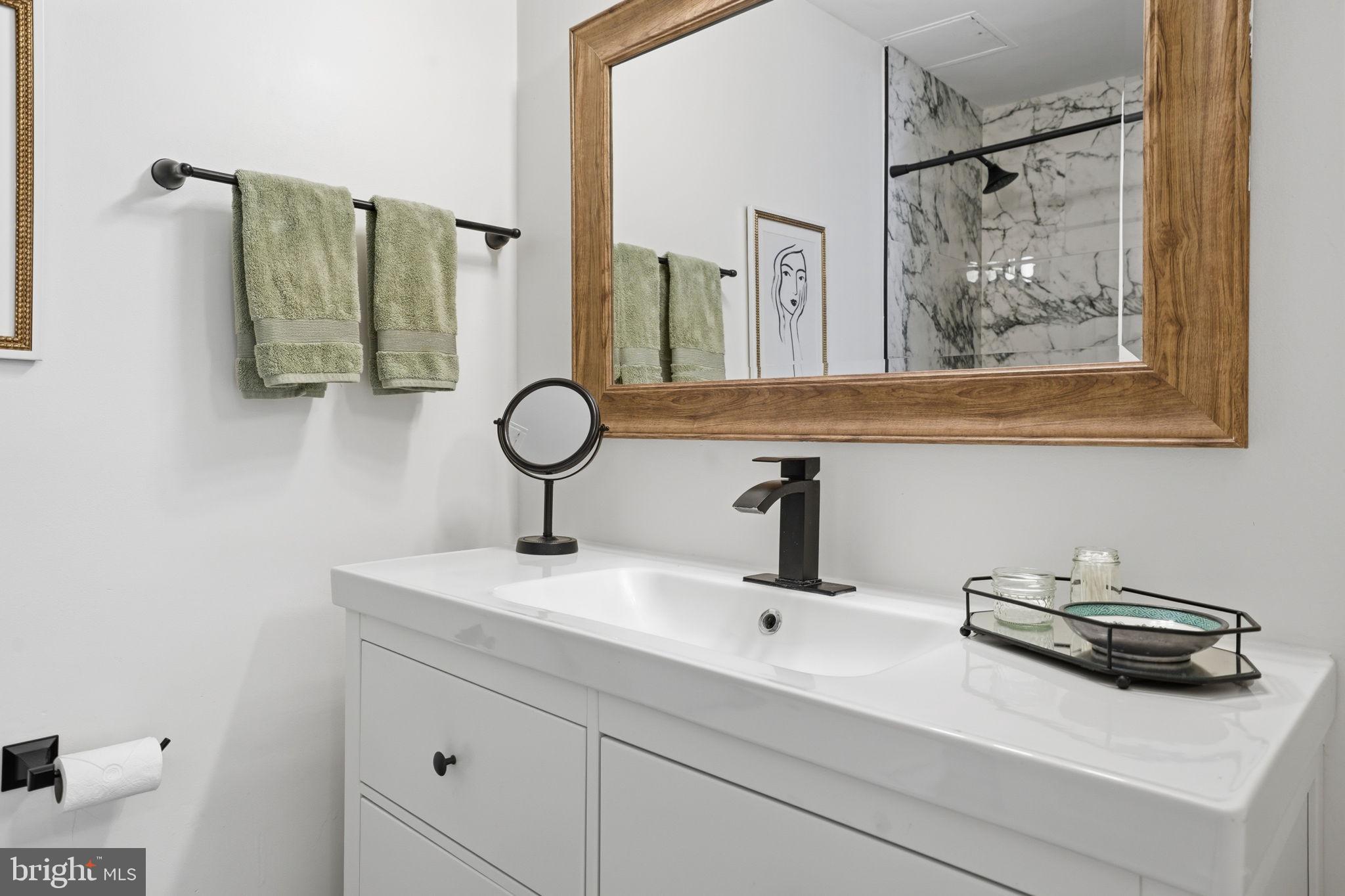 1663 Parkcrest Circle, Unit 5B/300 Reston, VA 20190 - Photo 17 of 21 Primary Bath
