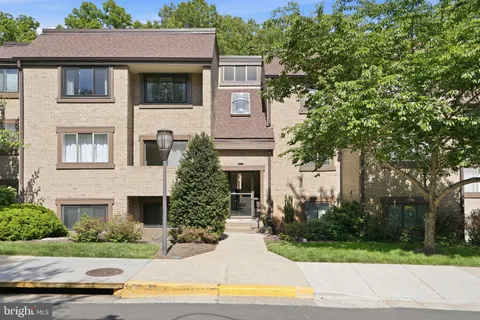 $365,000 | 1663 Parkcrest Circle, Unit 5B/300, Reston, VA 20190