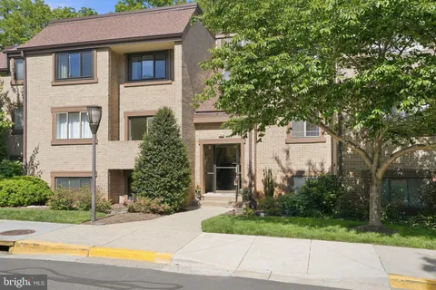 $365,000 | 1663 Parkcrest Circle, Unit 5B/300, Reston, VA 20190
