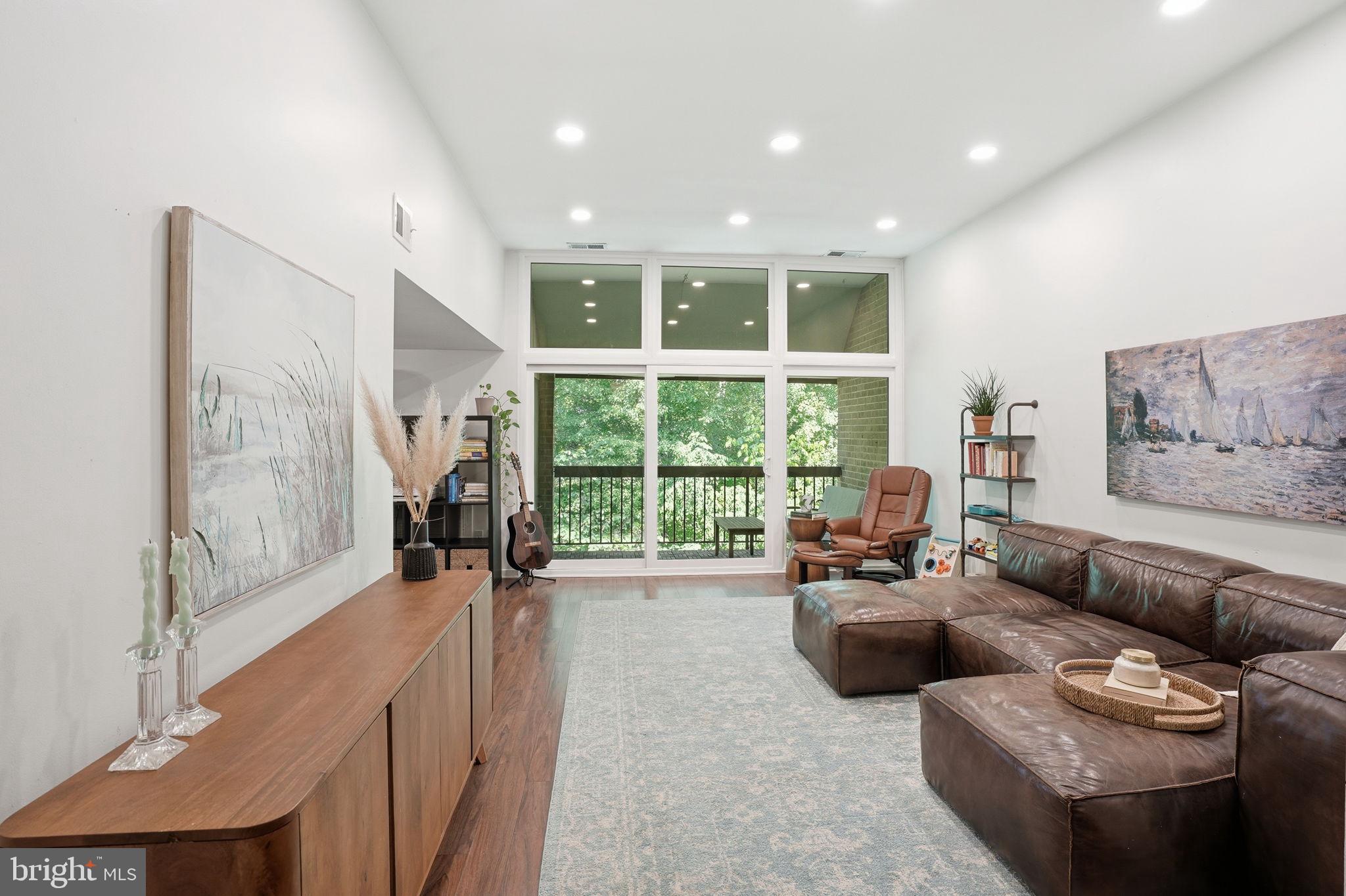 1663 Parkcrest Circle, Unit 5B/300 Reston, VA 20190 - Photo 3 of 21