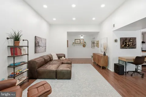 $365,000 | 1663 Parkcrest Circle, Unit 5B/300, Reston, VA 20190