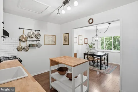 $365,000 | 1663 Parkcrest Circle, Unit 5B/300, Reston, VA 20190