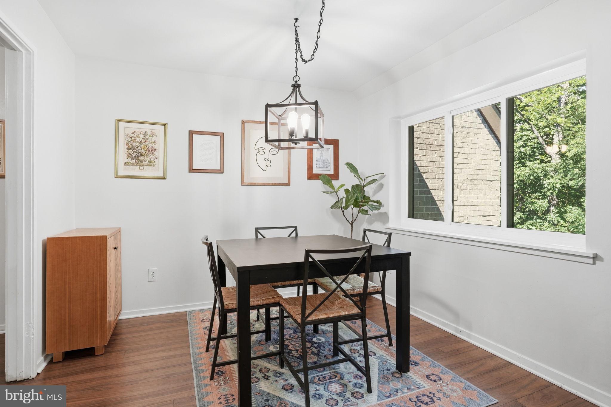1663 Parkcrest Circle, Unit 5B/300 Reston, VA 20190 - Photo 9 of 21 Charming Dining Room