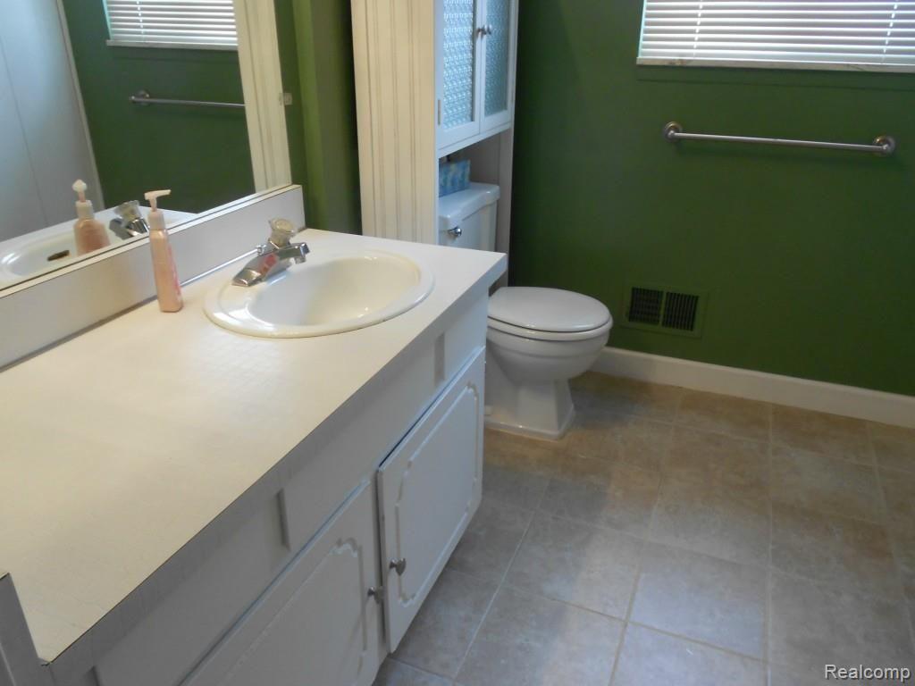 42411 Hanford Road Canton, MI 48187 - Photo 14 of 33 DSCN4567.jpg
