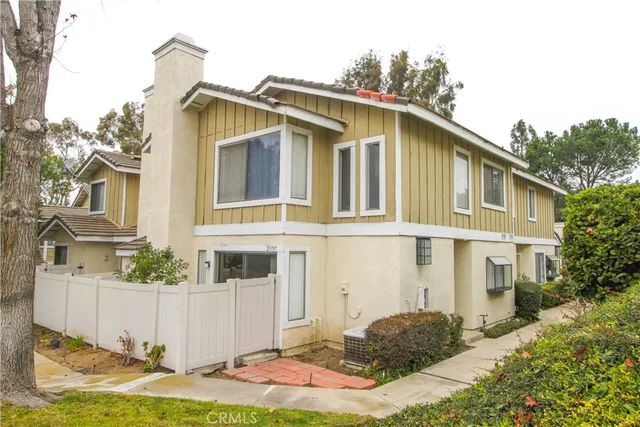 a picture of a bench in a white cabinet