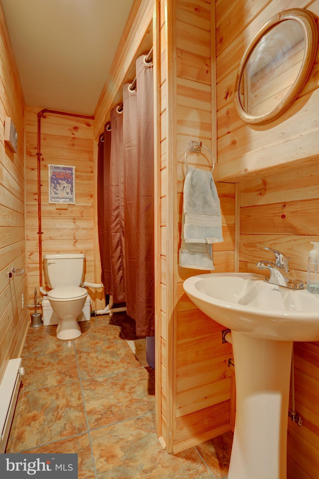325 Chandlers Way Lititz, PA 17543 - Photo 37 of 50 LL Powder Room