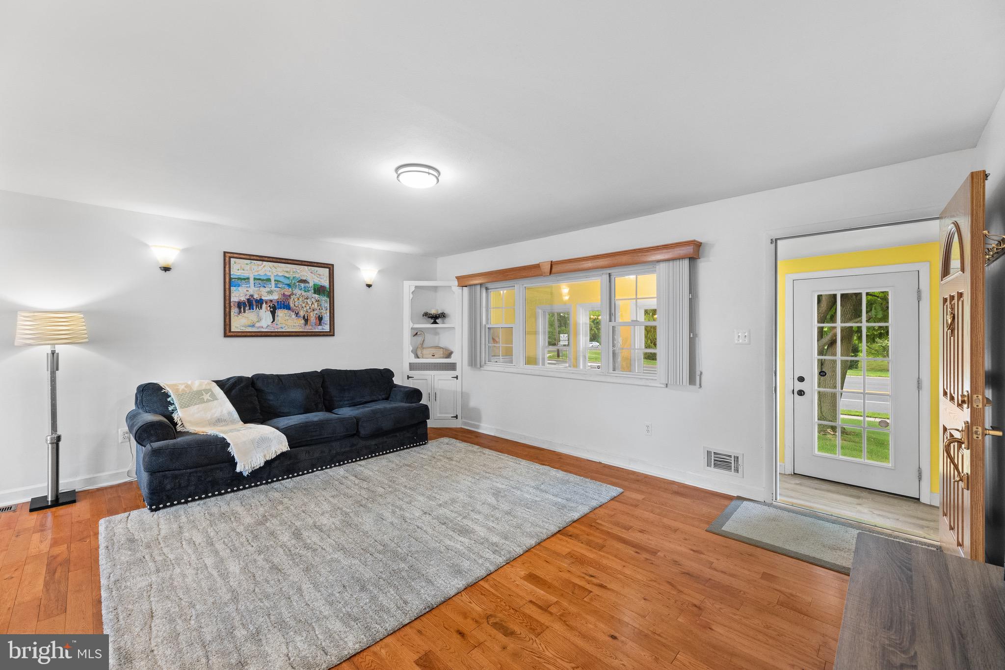 2204 Yardville Hamilton Square Road Hamilton, NJ 08690 - Photo 11 of 32 Gallery Image 11