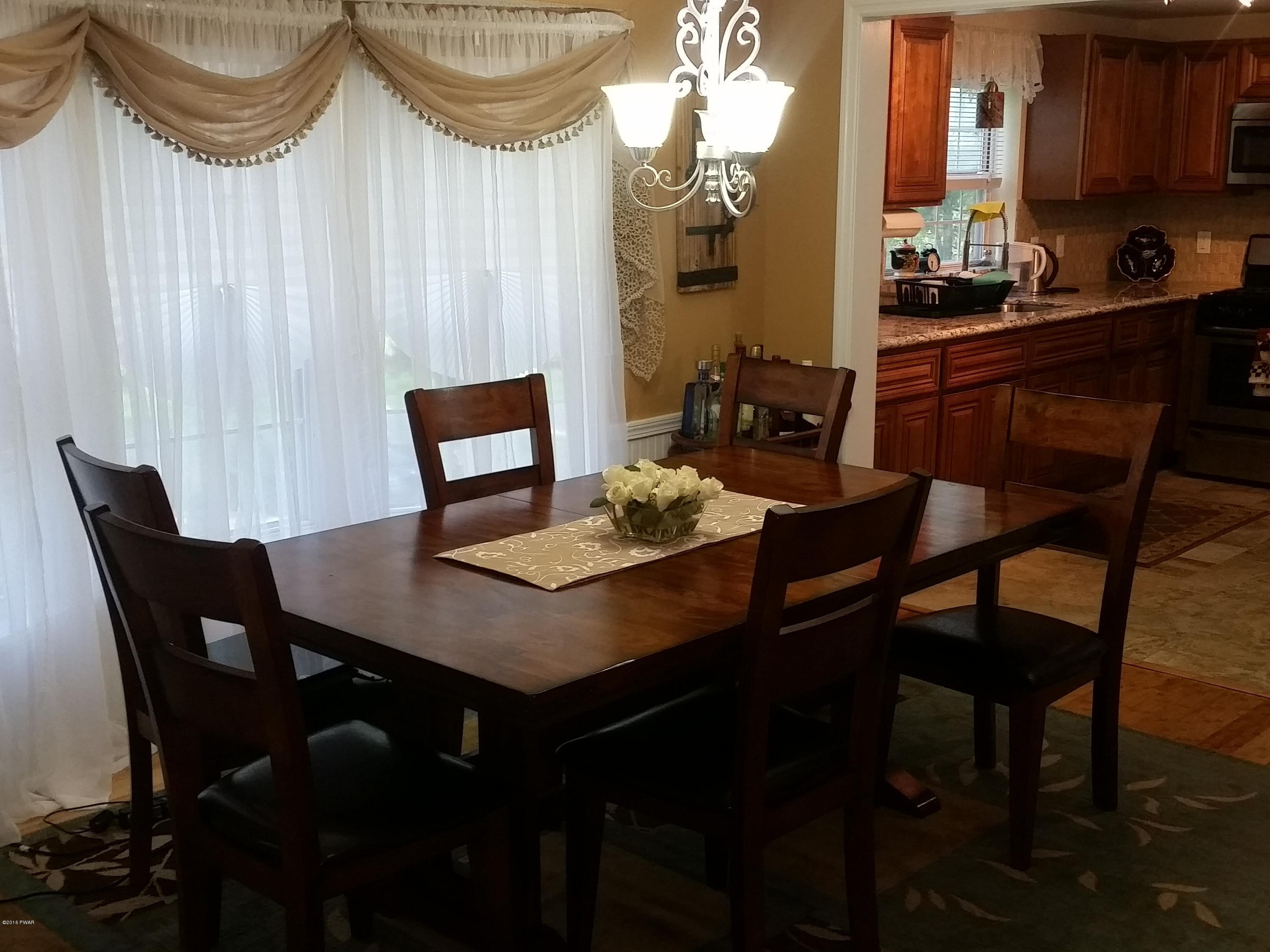 171 Chipmunk Road Bushkill, PA 18324 - Photo 10 of 27 dining