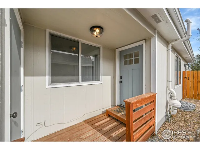 a view of an entryway of house