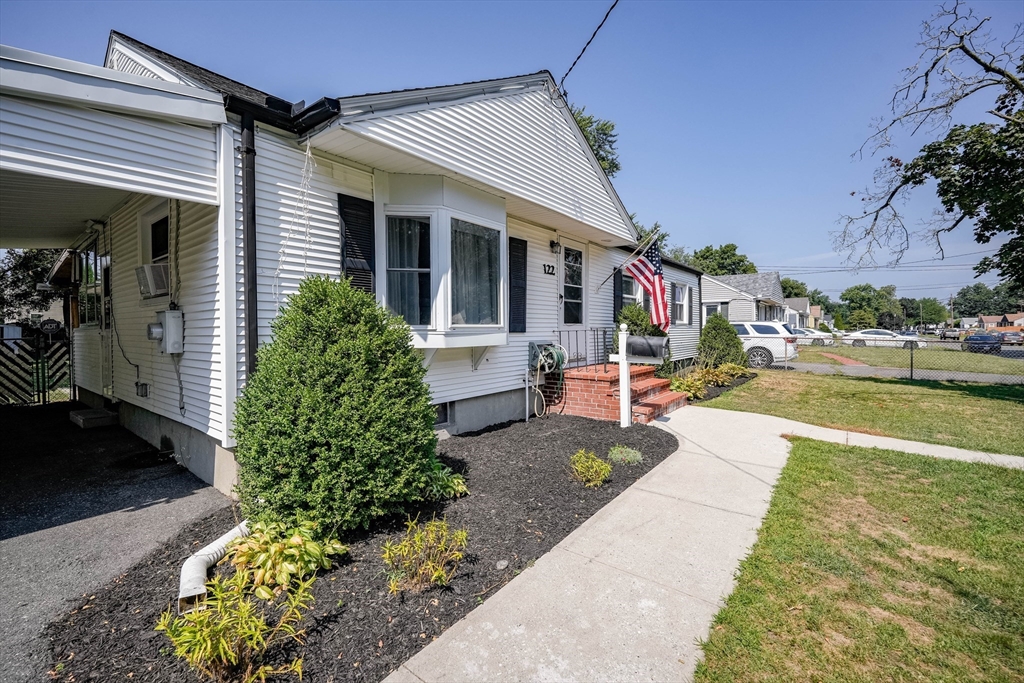 122 Drexel Street Springfield, MA 01104 - Photo 4 of 34 a front view of a building with garden