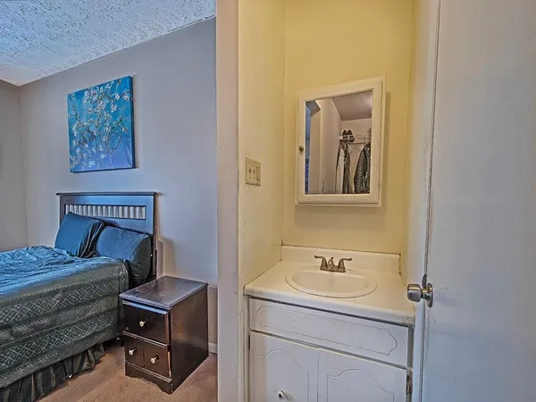 $270,000 | 324 Central Drive, Cranberry Township, PA 16066