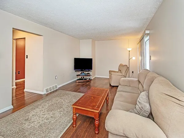 $270,000 | 324 Central Drive, Cranberry Township, PA 16066