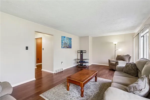 $250,000 | 324 Central Drive, Cranberry Township, PA 16066