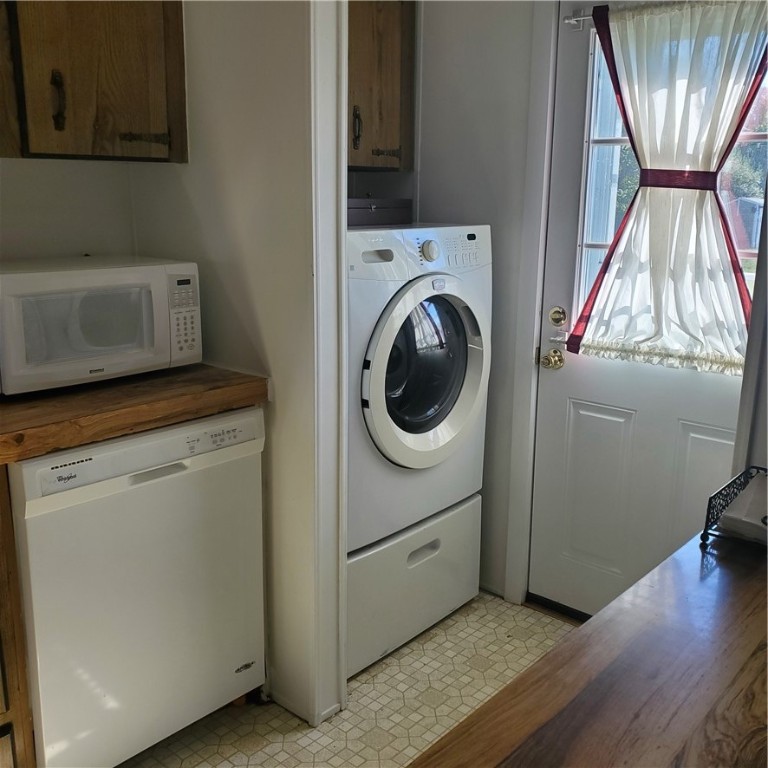 11 Castle Road Attleboro, MA 02703 - Photo 6 of 13