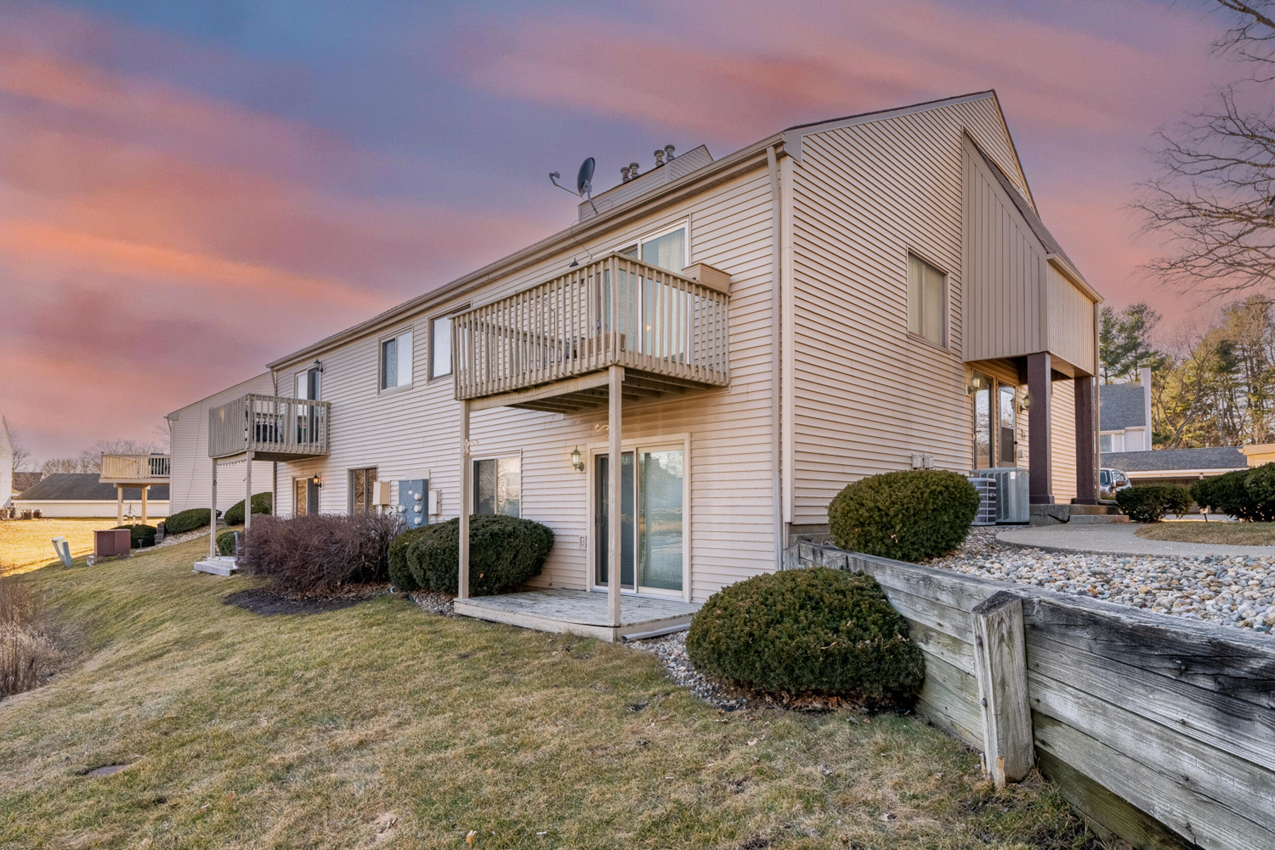 983 Millpond Road Valparaiso, IN 46385 - Photo 1 of 29 2500x1667