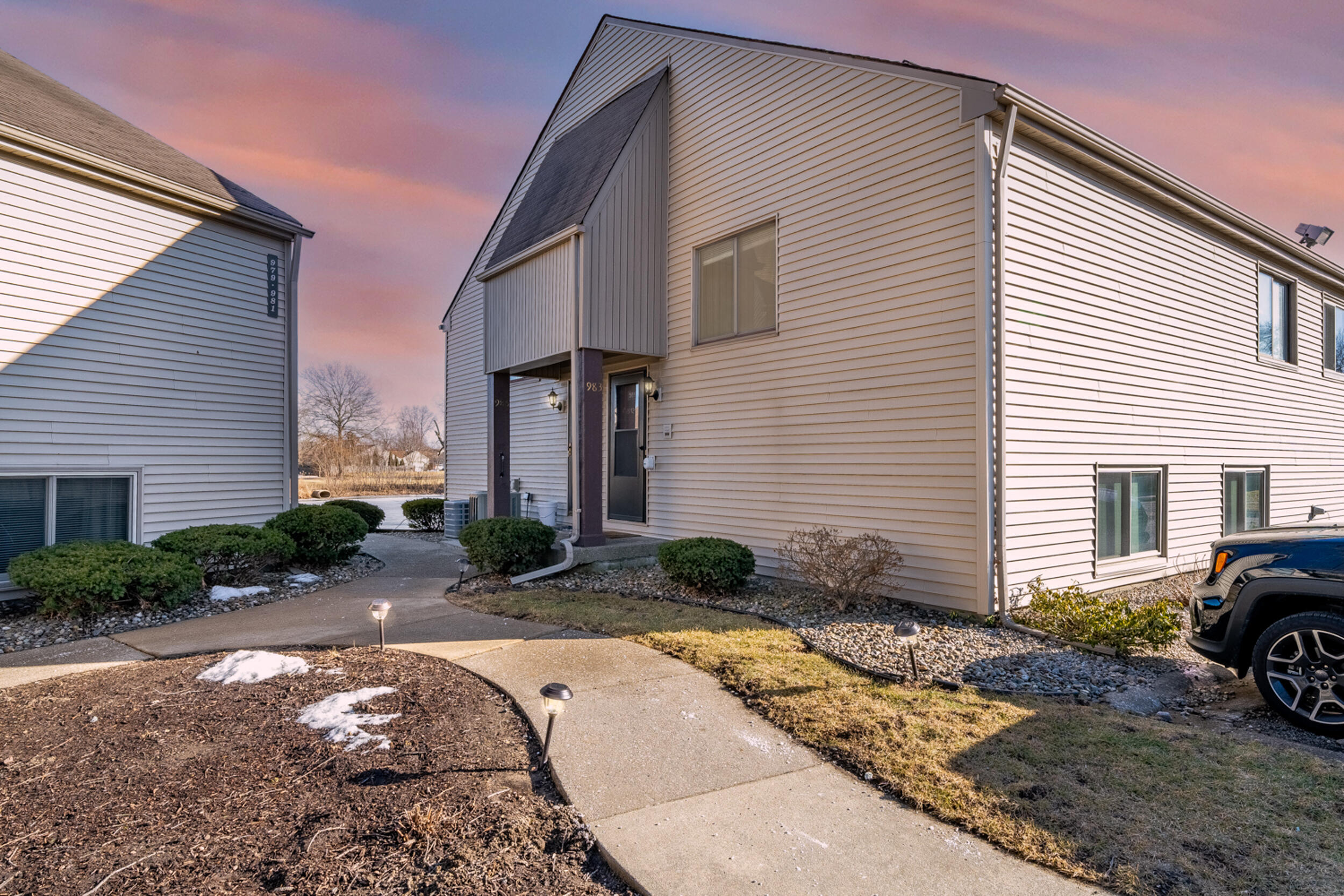983 Millpond Road Valparaiso, IN 46385 - Photo 3 of 29 2500x1667