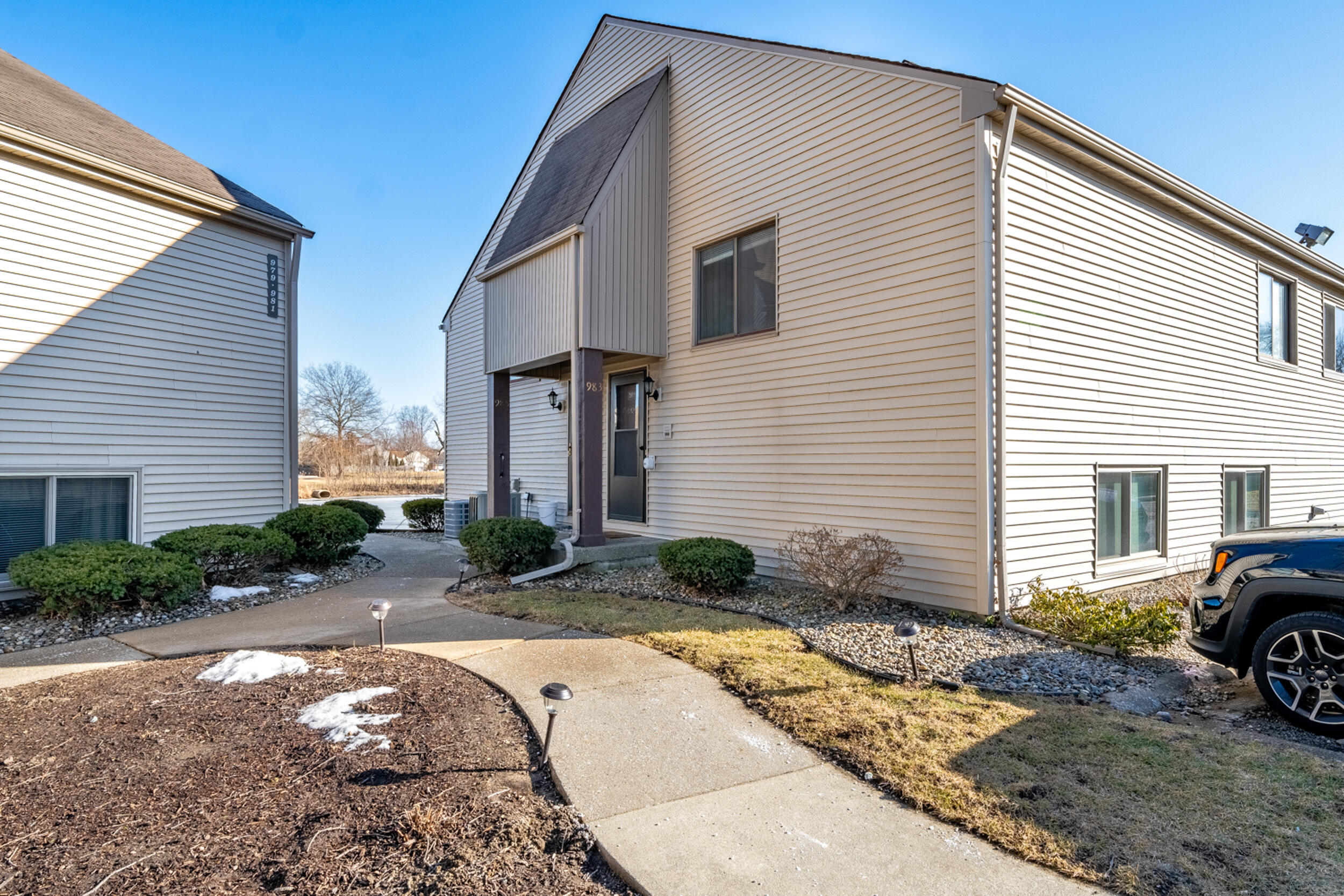 983 Millpond Road Valparaiso, IN 46385 - Photo 5 of 29 2500x1667
