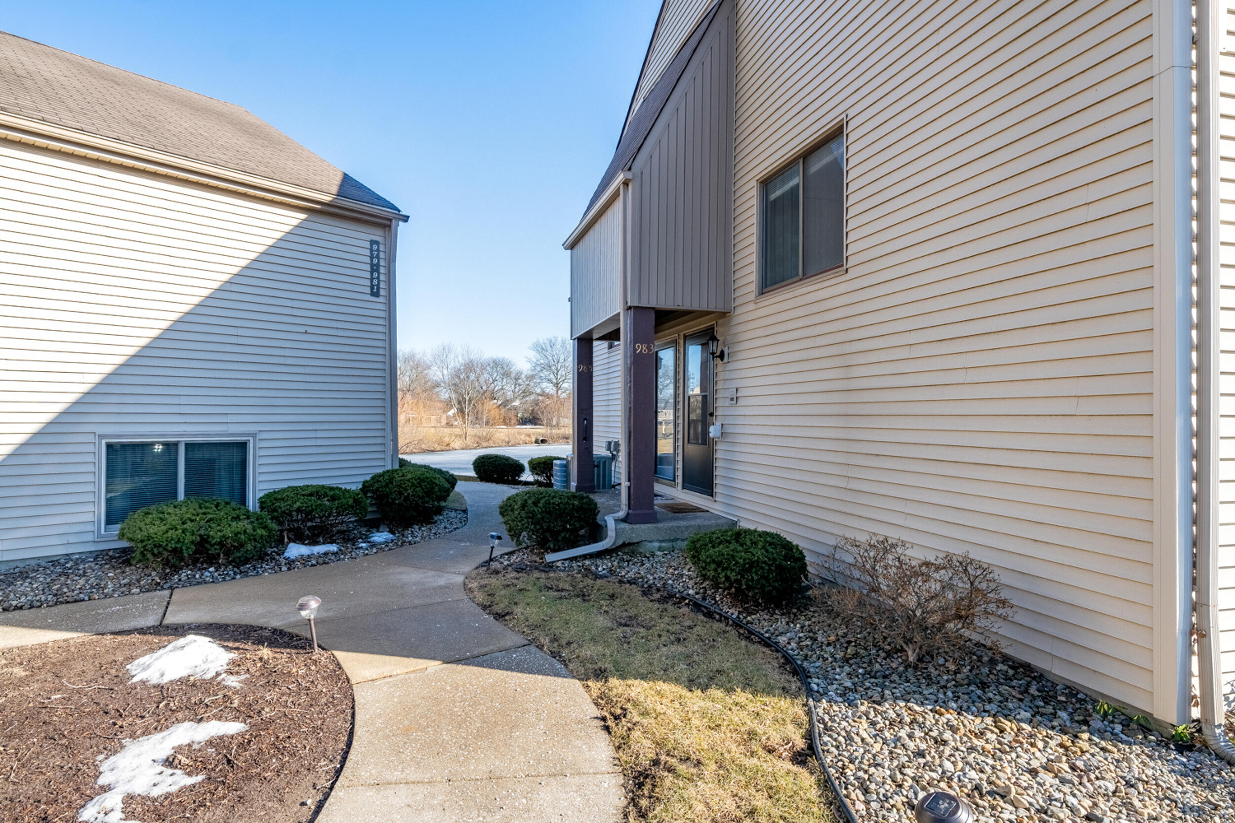 983 Millpond Road Valparaiso, IN 46385 - Photo 6 of 29 2500x1667