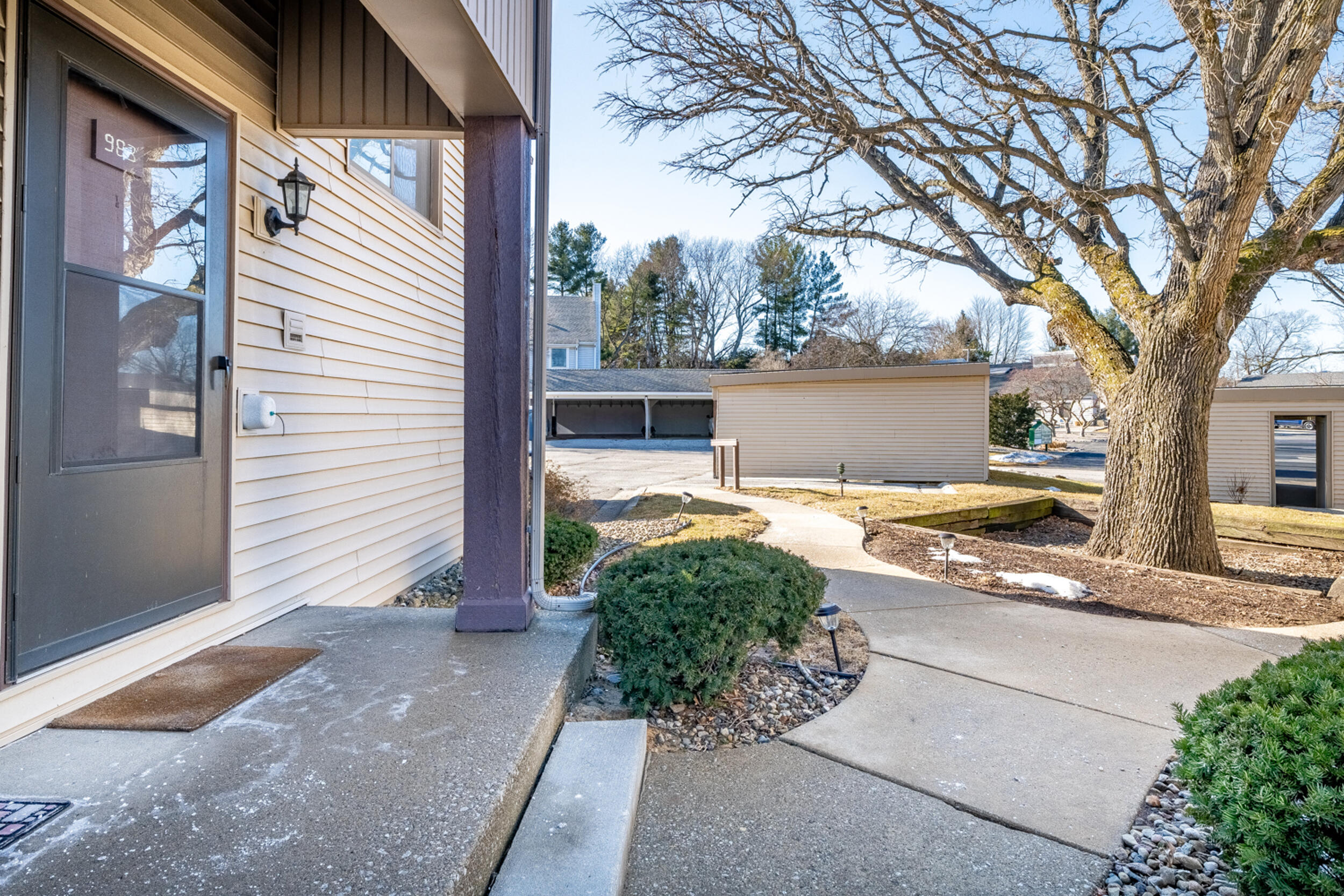 983 Millpond Road Valparaiso, IN 46385 - Photo 7 of 29 2500x1667
