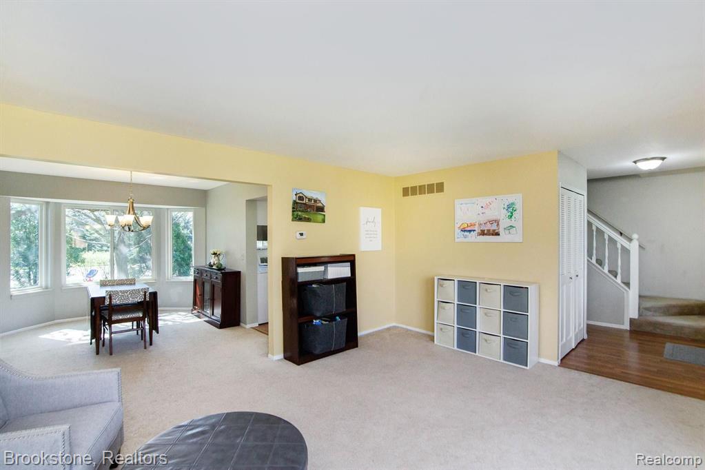 744 Baker Street Rochester Hills, MI 48307 - Photo 17 of 38