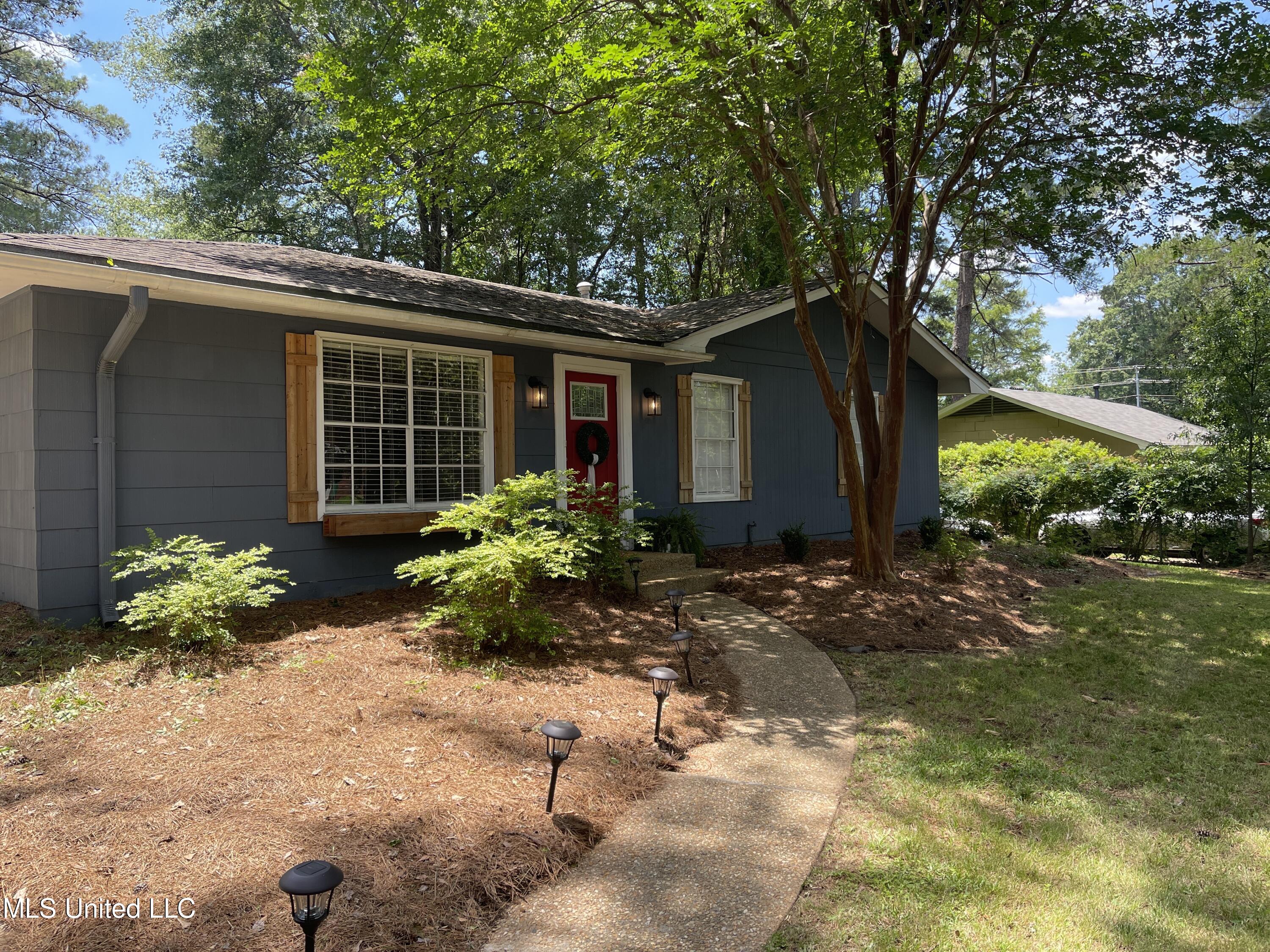 209 Pinehill Drive Ridgeland, MS 39157 - Photo 3 of 26 IMG_5423