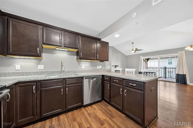 $225,000 | 431 Bordeaux Way, St. Peters, MO 63376