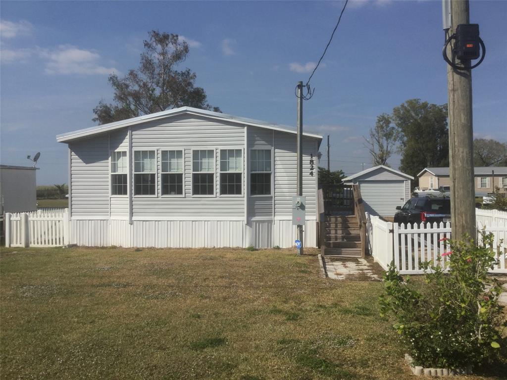 a view of a house with backyard and porch