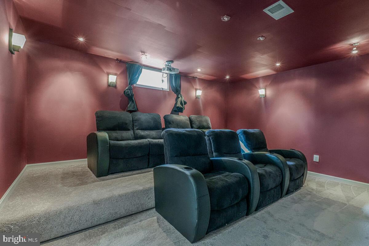 6911 Simmons Lane Clinton, MD 20735 - Photo 21 of 41 a living room with furniture and a ceiling fan
