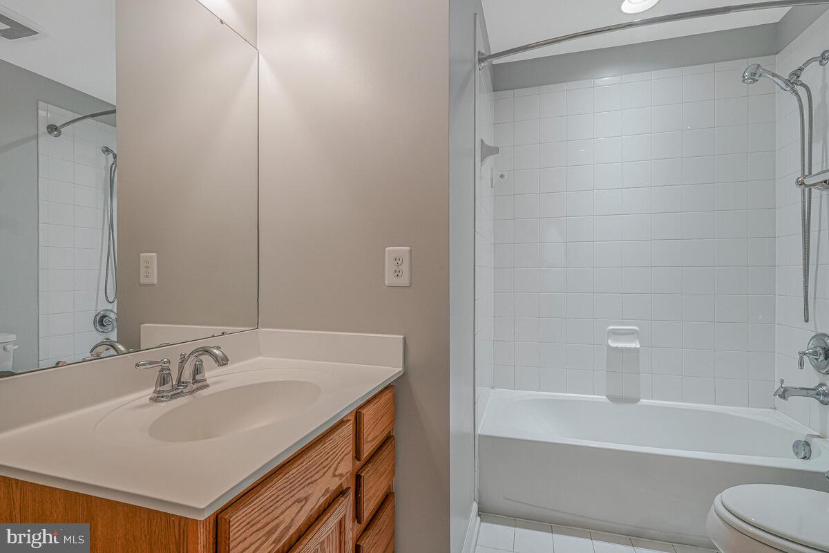 6911 Simmons Lane Clinton, MD 20735 - Photo 29 of 41 a bathroom with a sink toilet and a bathtub