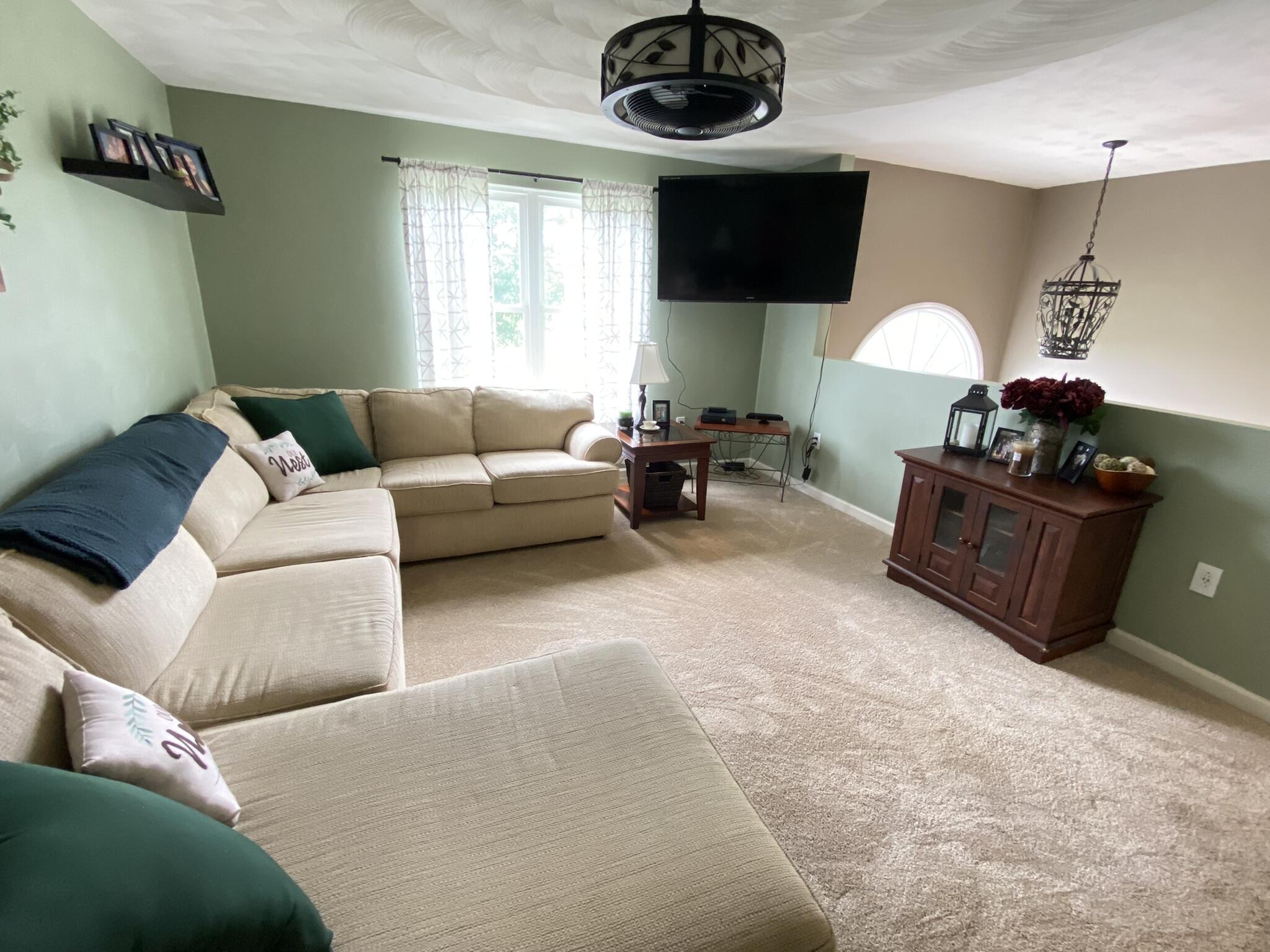 240 Carroll Road Hardy, VA 24101 - Photo 32 of 66 32 Living Room