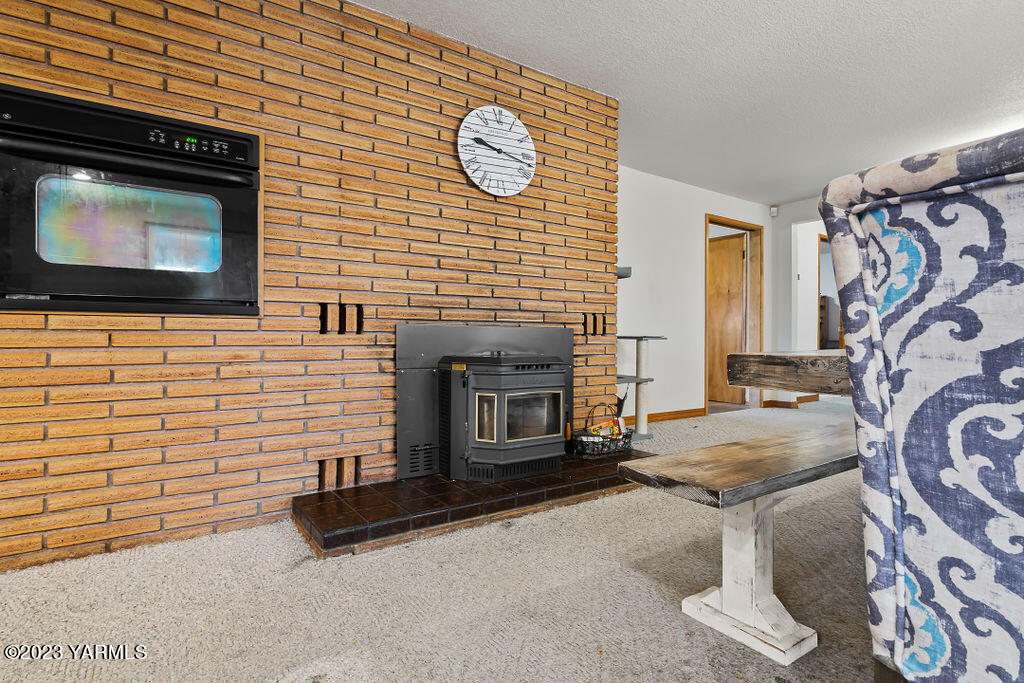 3512 Wiley Road Yakima, WA 98903 - Photo 13 of 30 Fireplace