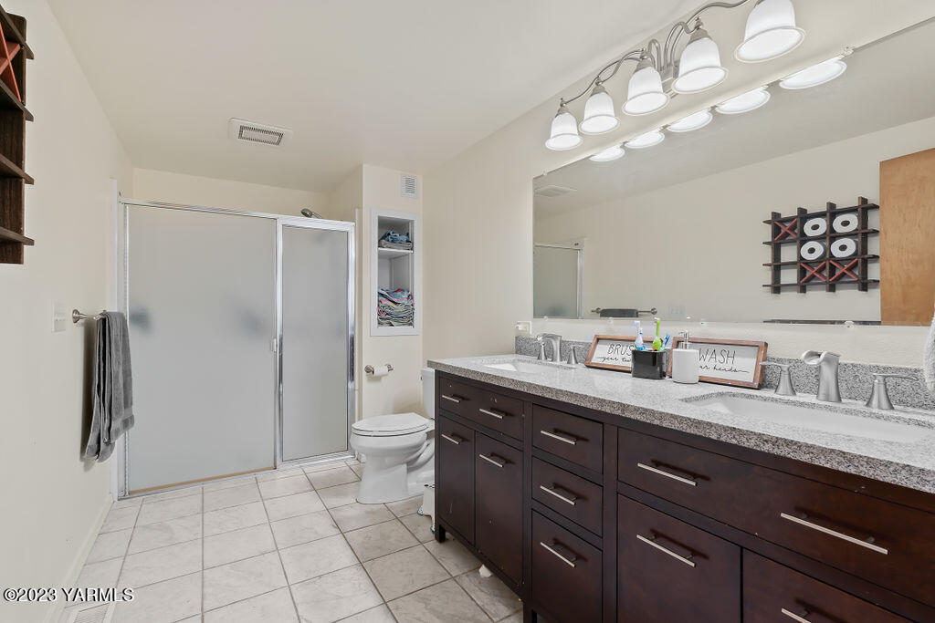 3512 Wiley Road Yakima, WA 98903 - Photo 21 of 30 Bathroom