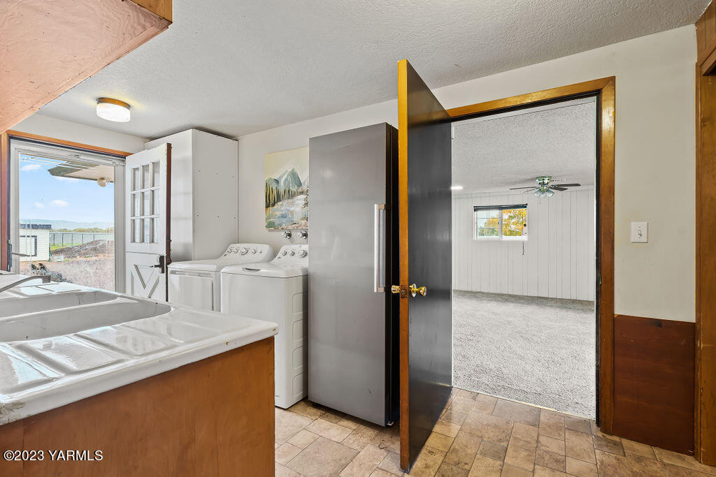 3512 Wiley Road Yakima, WA 98903 - Photo 22 of 30 Laundry Room