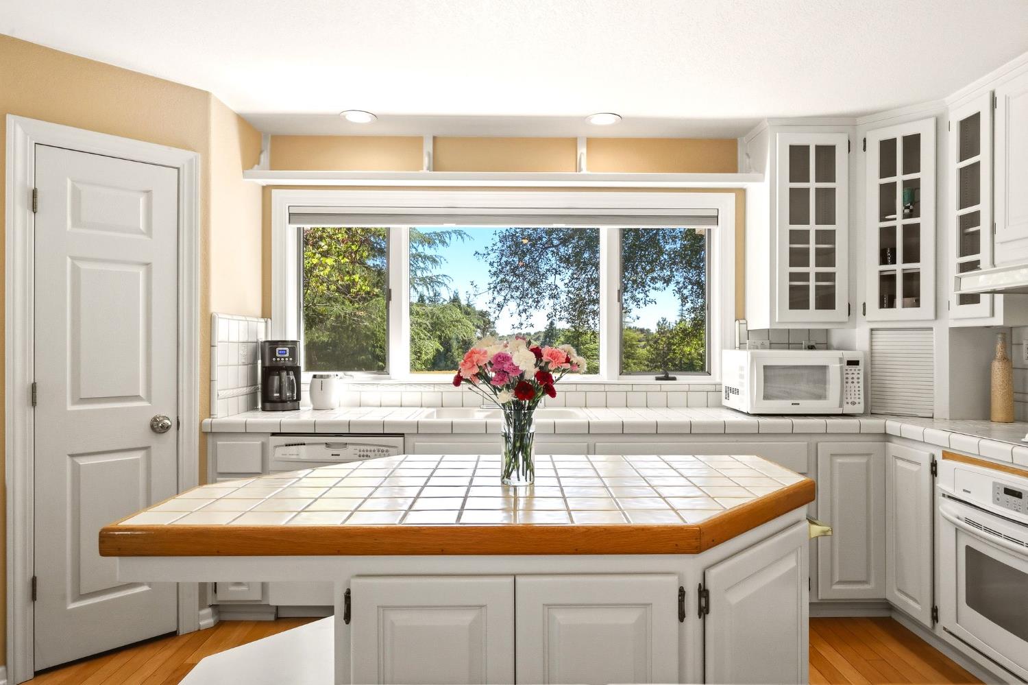 6380 Butterfield Way Placerville, CA 95667 - Photo 68 of 93 a kitchen with a sink and large windows