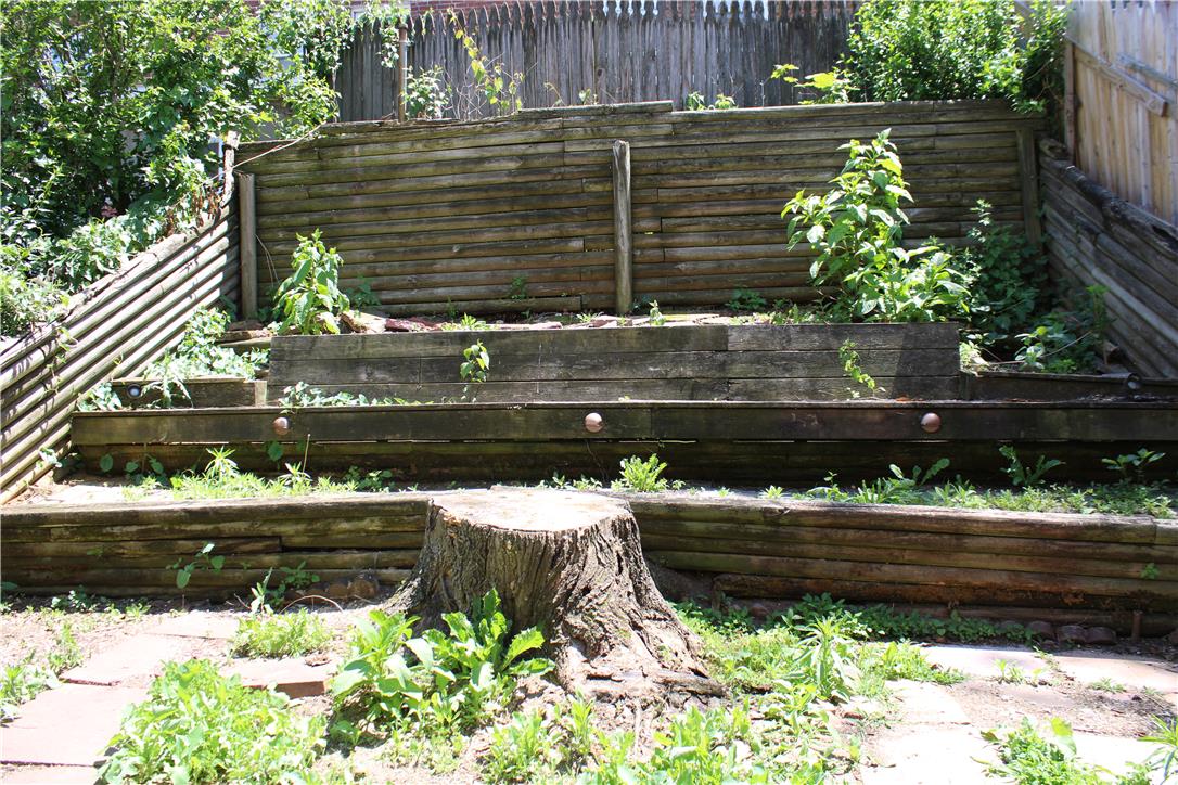 2306 3rd Street Wilson, PA 18042 - Photo 14 of 14 Backyard