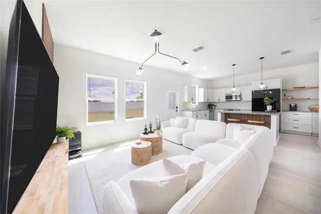 $385,000 | 8688 Sportsman Loop, Groveland, FL 34736