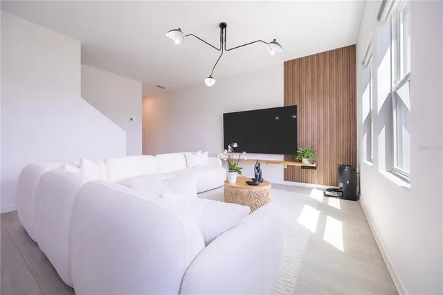 $385,000 | 8688 Sportsman Loop, Groveland, FL 34736