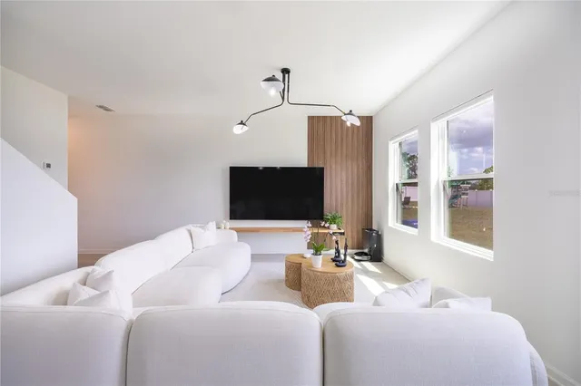 $385,000 | 8688 Sportsman Loop, Groveland, FL 34736