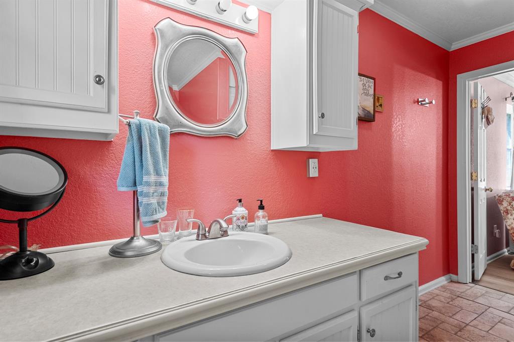 236 Circle Drive Point, TX 75472 - Photo 12 of 25 Primary bath